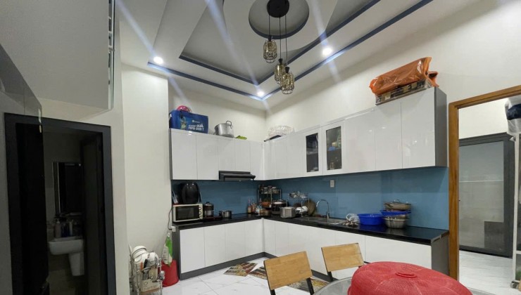 Nhà đẹp lung linh 3 tầng,84.5 m2, nhà mới. Hẻm Xe tải né nhau, thông các đường, gần Bệnh viện, Quốc lộ, Ô tô ngủ sân chỉ có 6,5 tỷ, Quận 12, TTH 21